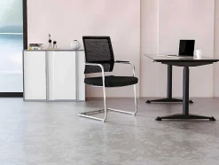 Cadeira De Reunioes Profissional Em Tecido E Metal Cromado Cor Preto - Marunouchi