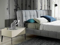 Cama Acolchoada Em Tecido Azul E Branco 7030