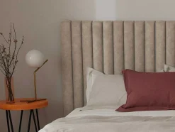 Cama Com Espaco De Arrumação E Cabeceira De Cama Com Costuras Verticais 180 X 200 Cm Tecido Bege - Sarah