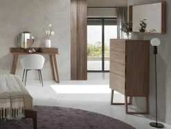 Chiffonier Em Madeira Folheada De Nogueira Com Quatro Gavetas. 7024