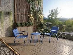 Conjunto De Jardim Em Metal, 2 Cadeiroes Baixos Empilhaveis E Uma Mesa De Apoio, Azul-Escuro - Mirmande