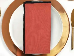 Conjunto Toalha + 4 Guardanapos De Mesa Em Linho E Algodao, Borda Preta, Terracota, 170 X 250 Cm - Borina