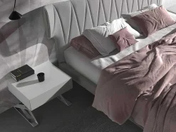 Mesa De Cabeceira Com Gaveta Em Mdf Lacada A Branco Brilhante Sobre Pés Em Aco Inoxidavel 7007